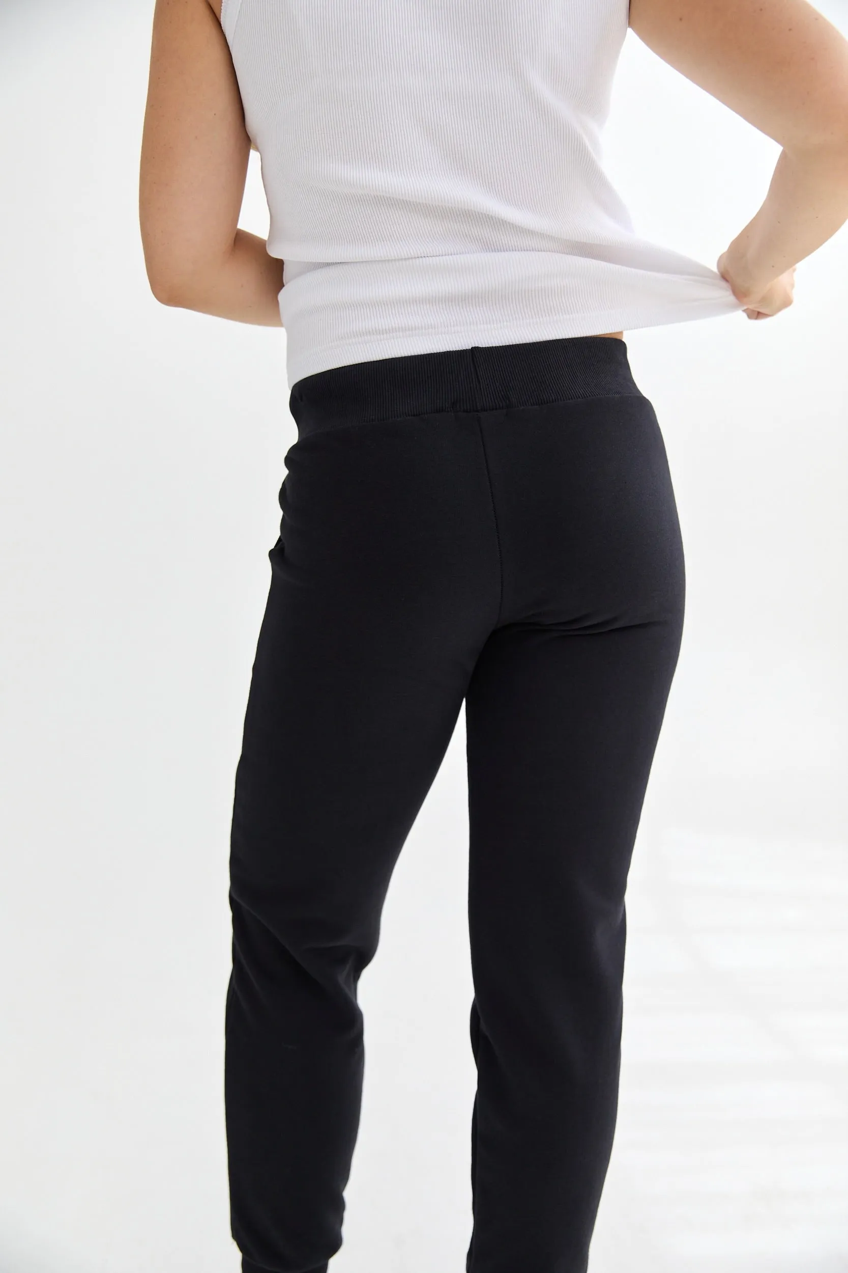 Slim sweatpants -  black